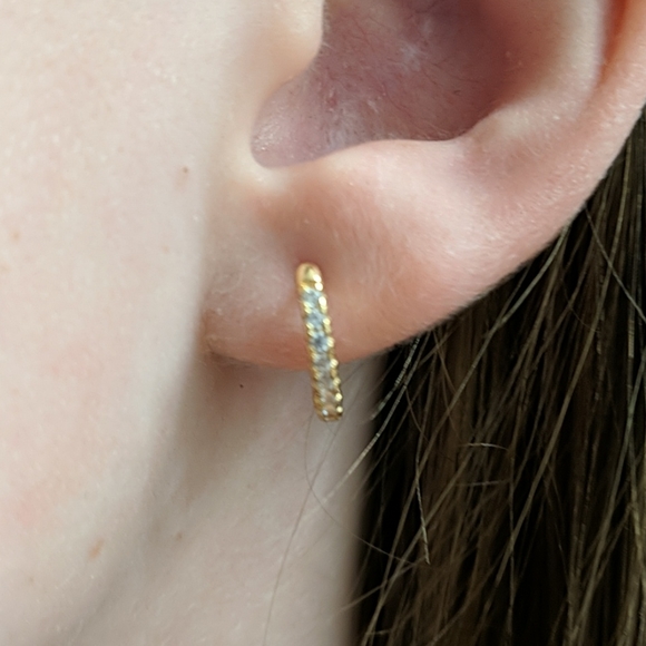 Jewelry - Nice fashion small hoop earrings